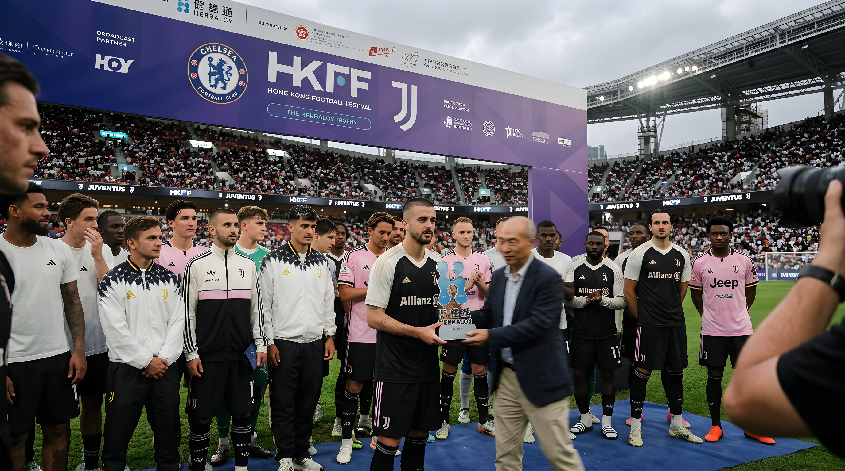 Juventus slår Chelsea i tæt opgør i Hong Kong