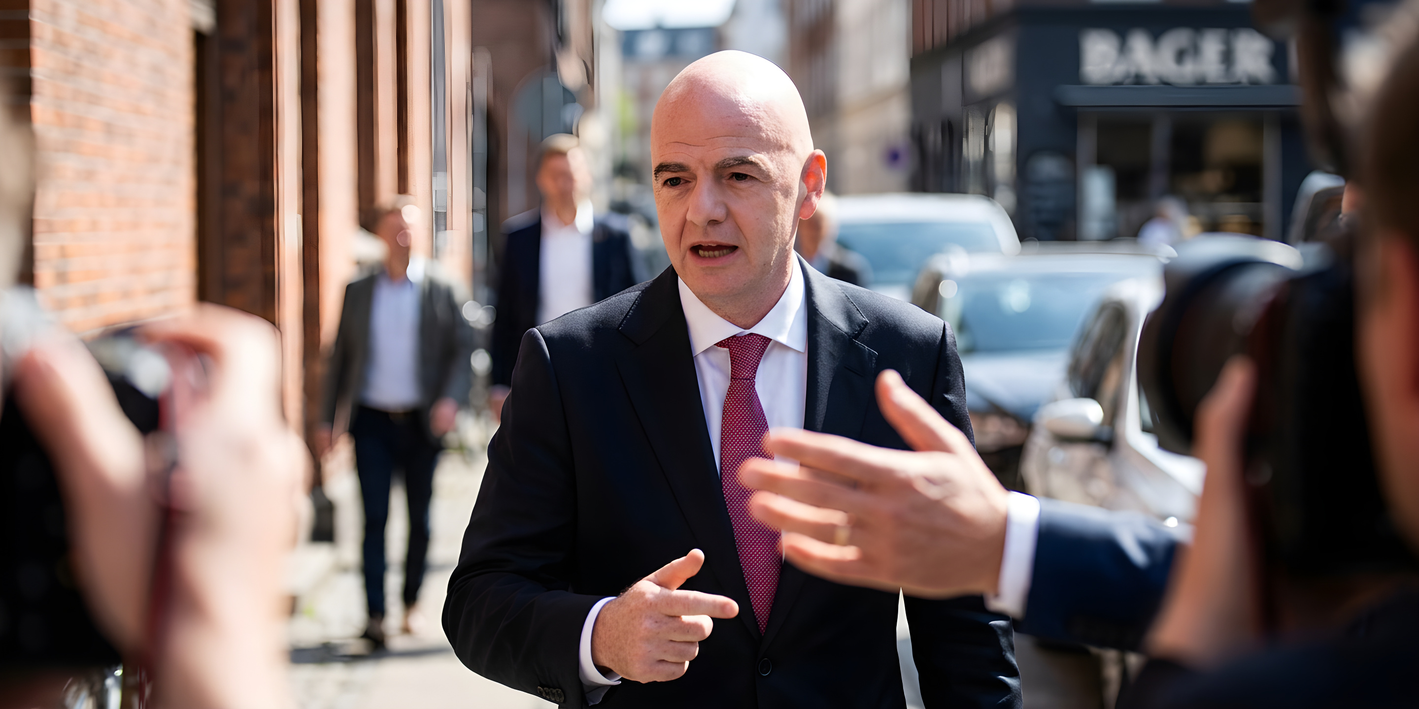 FIFA-præsident vil sælge dele af VM til investorer