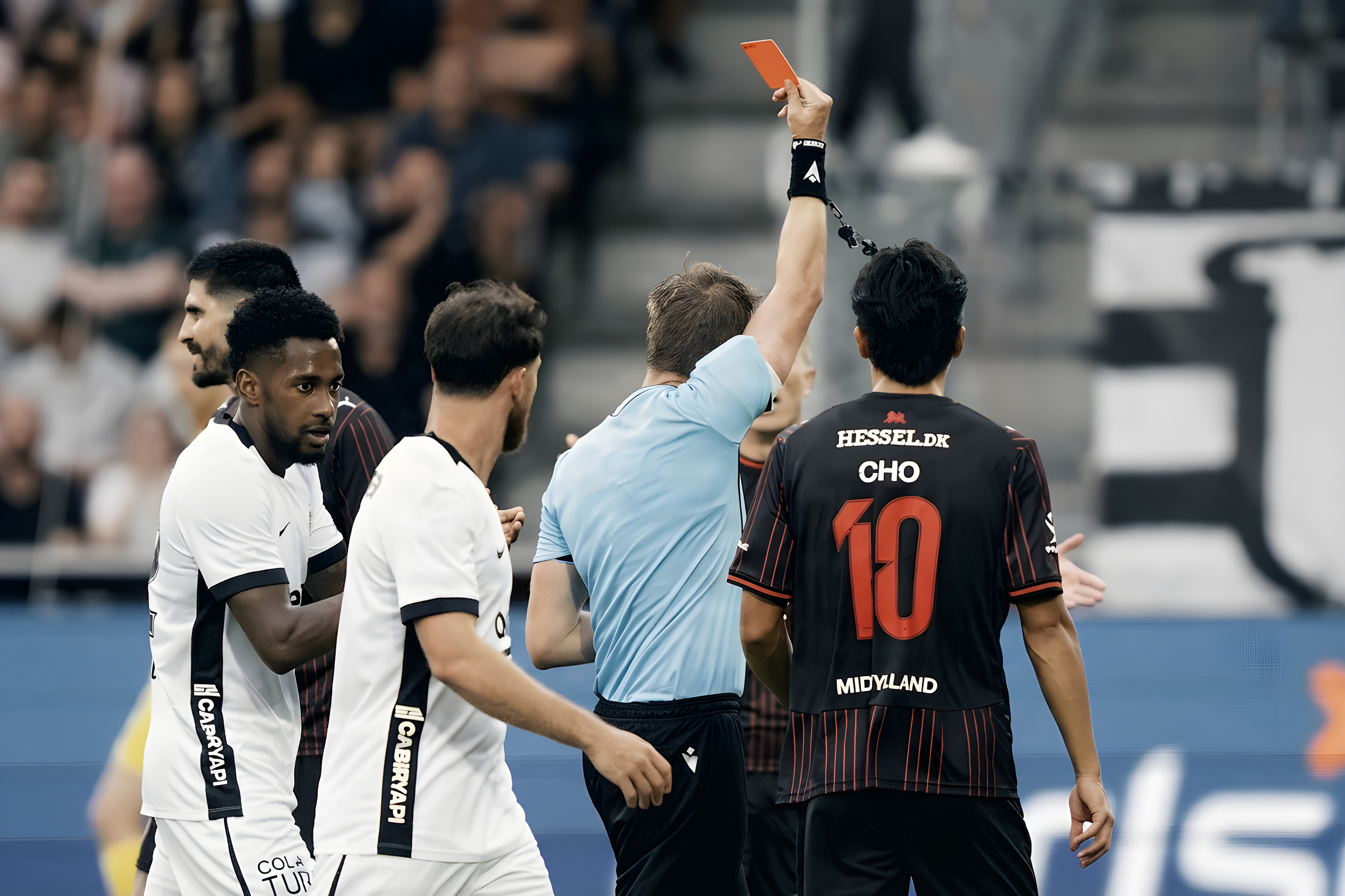 Røde kort koster dyrt for FCM mod Besiktas