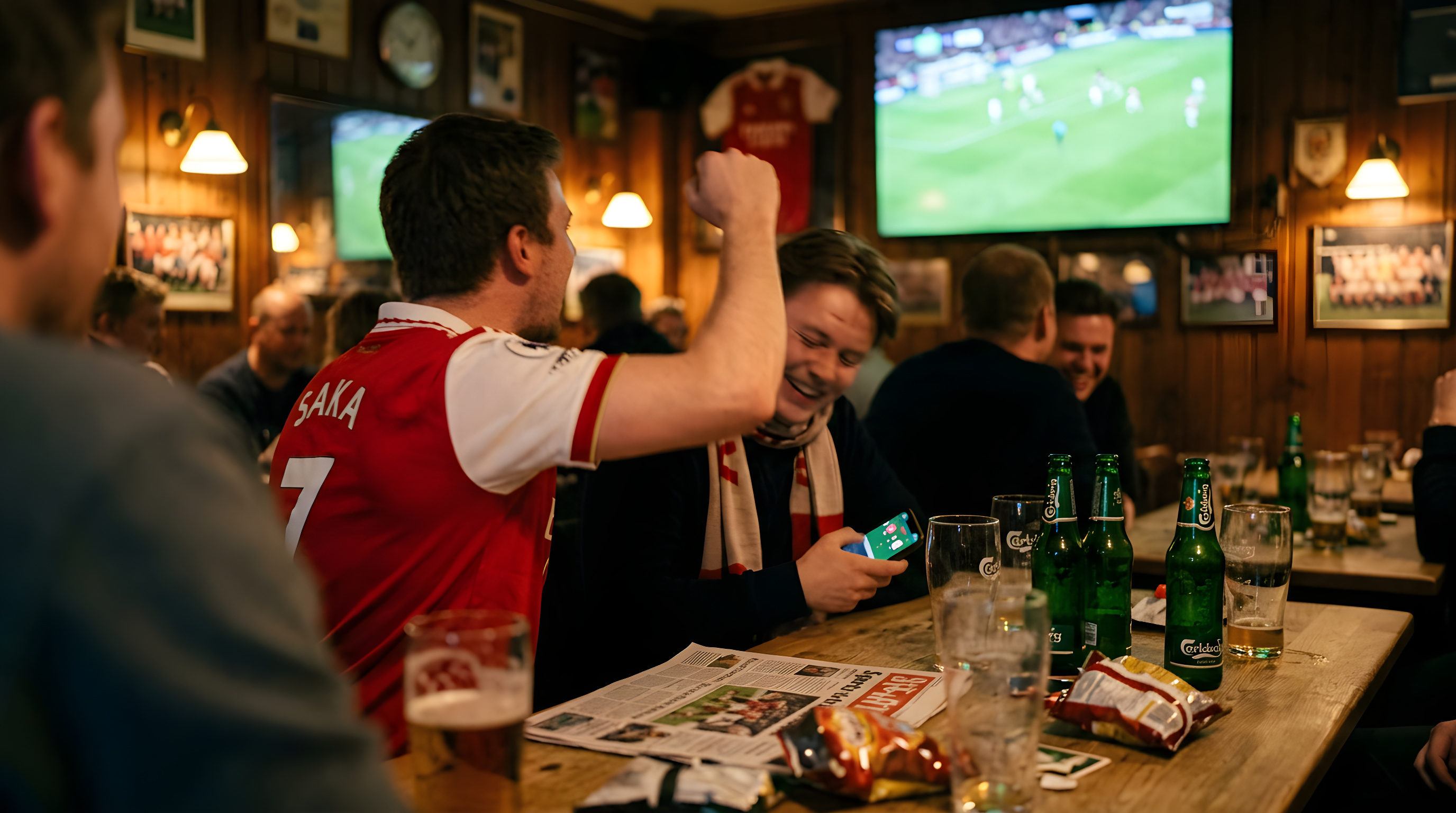 Saka skyder Arsenal tættere på Champions League