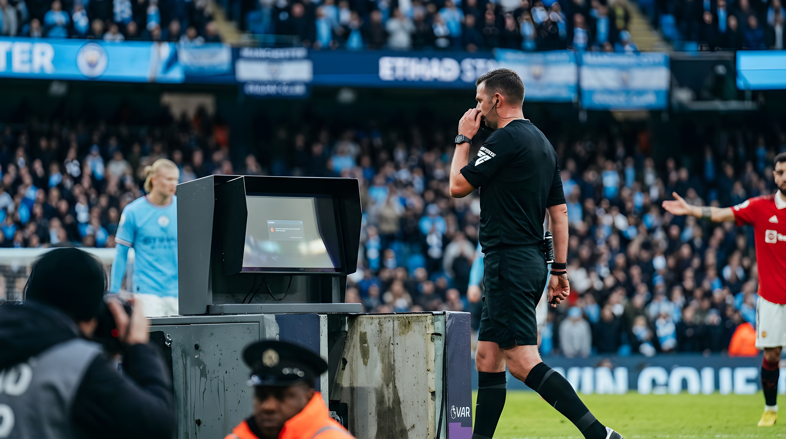 Dommerne erkender stor VAR-fejl i Manchester-derby