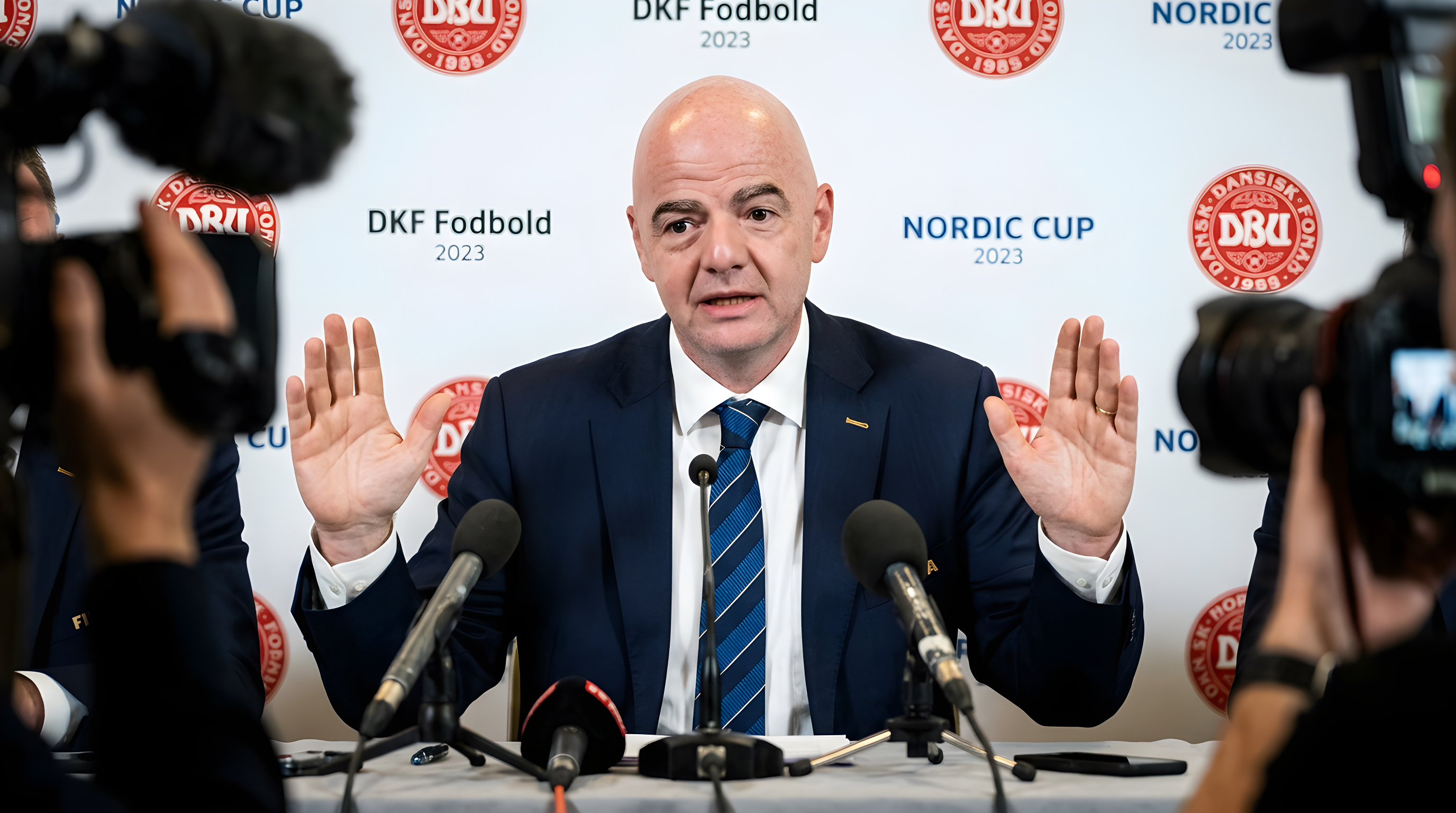FIFA-præsident dropper kontroversielt salg af VM