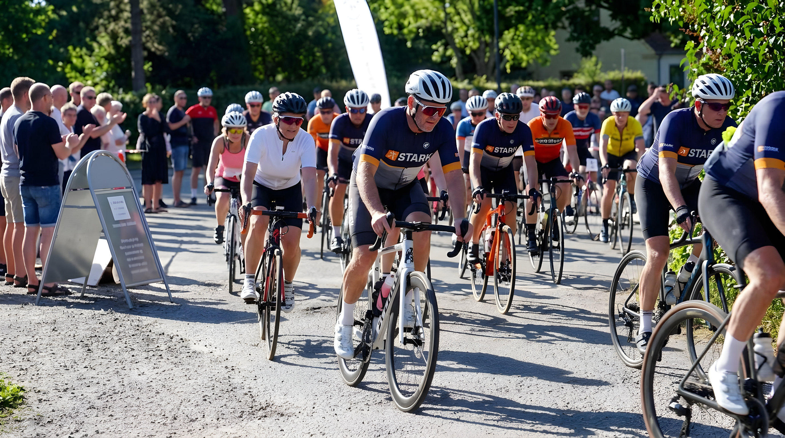 Badmintonspillere cykler penge hjem til lokal klub