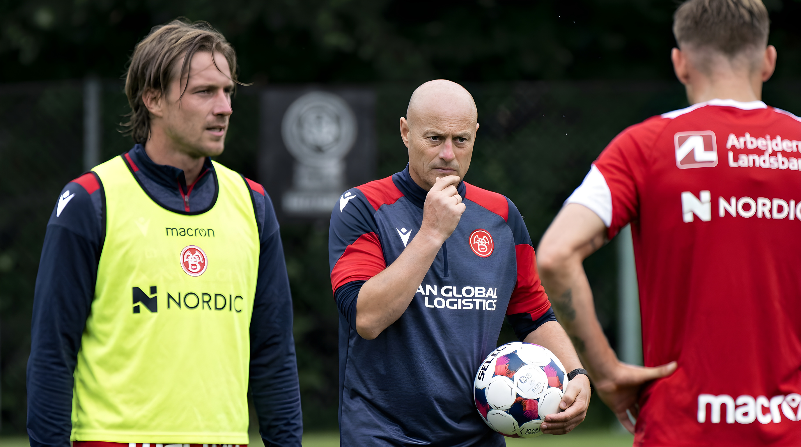 AaB freder cheftræneren trods modgang