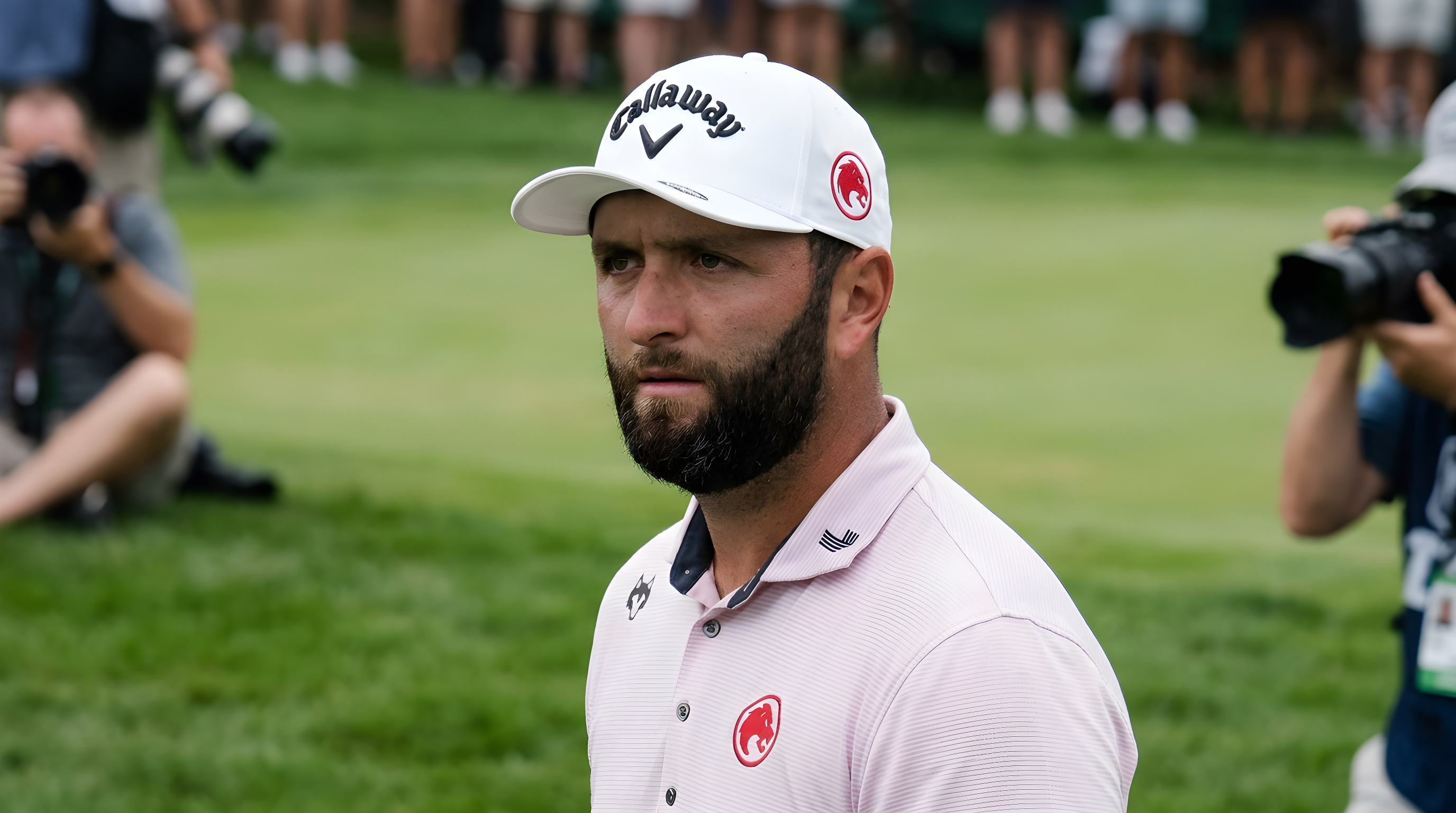 Golfstjernen Jon Rahm kan misse starten på ny sæson