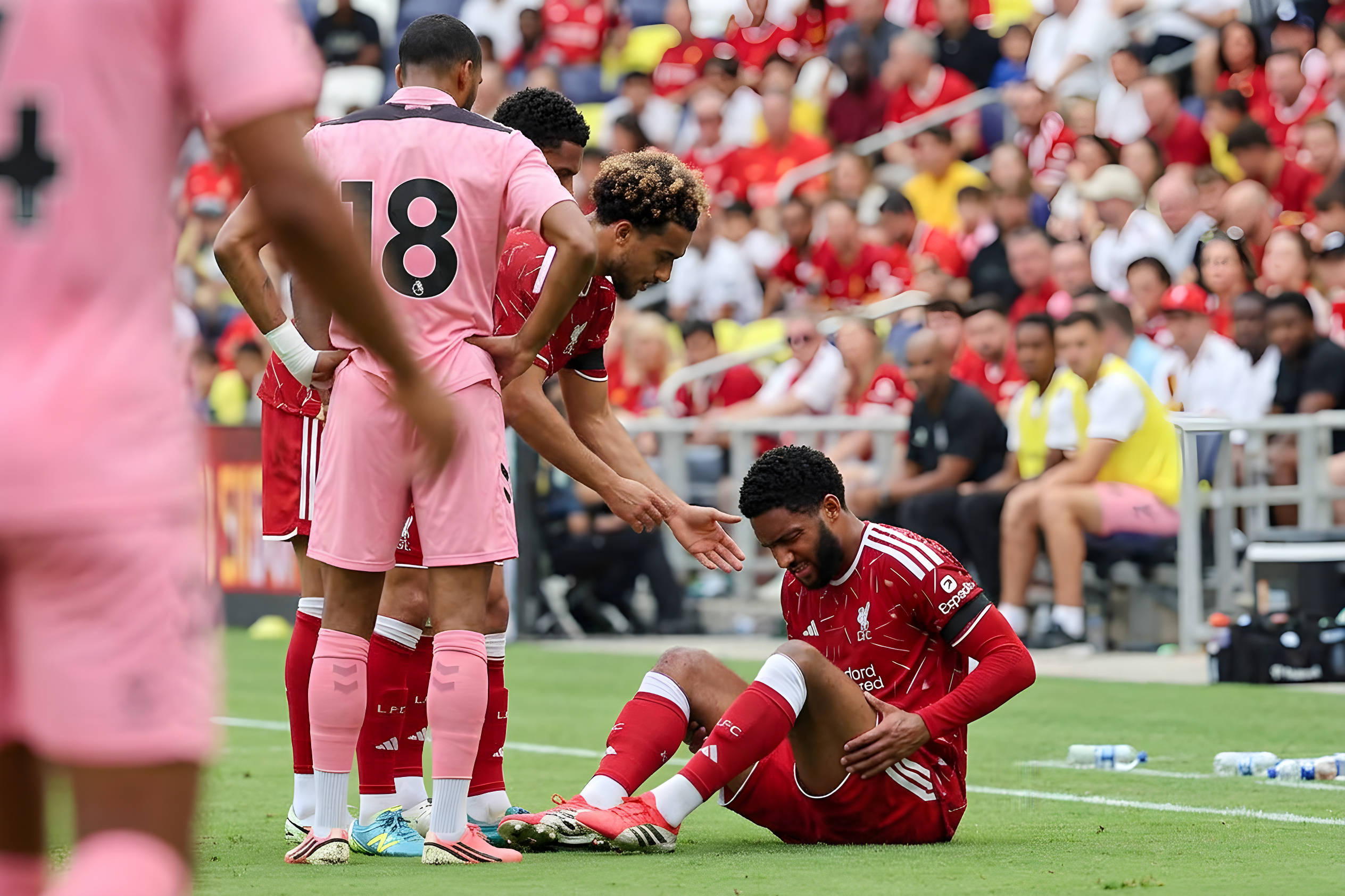 Joe Gomez går glip af sæsonpremieren efter muskelskade