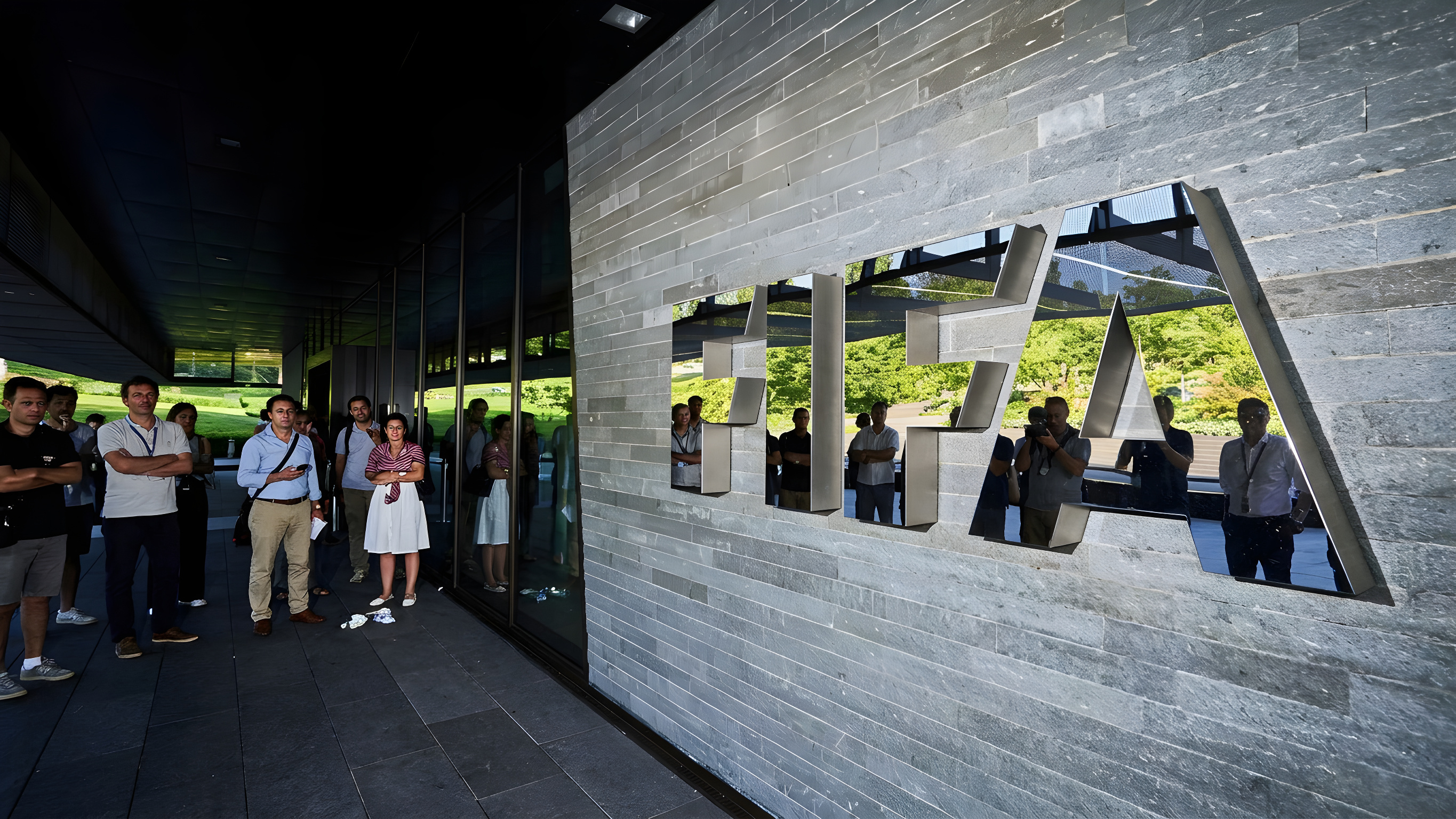 Fifa vil sælge ud af VM i historisk milliardhandel