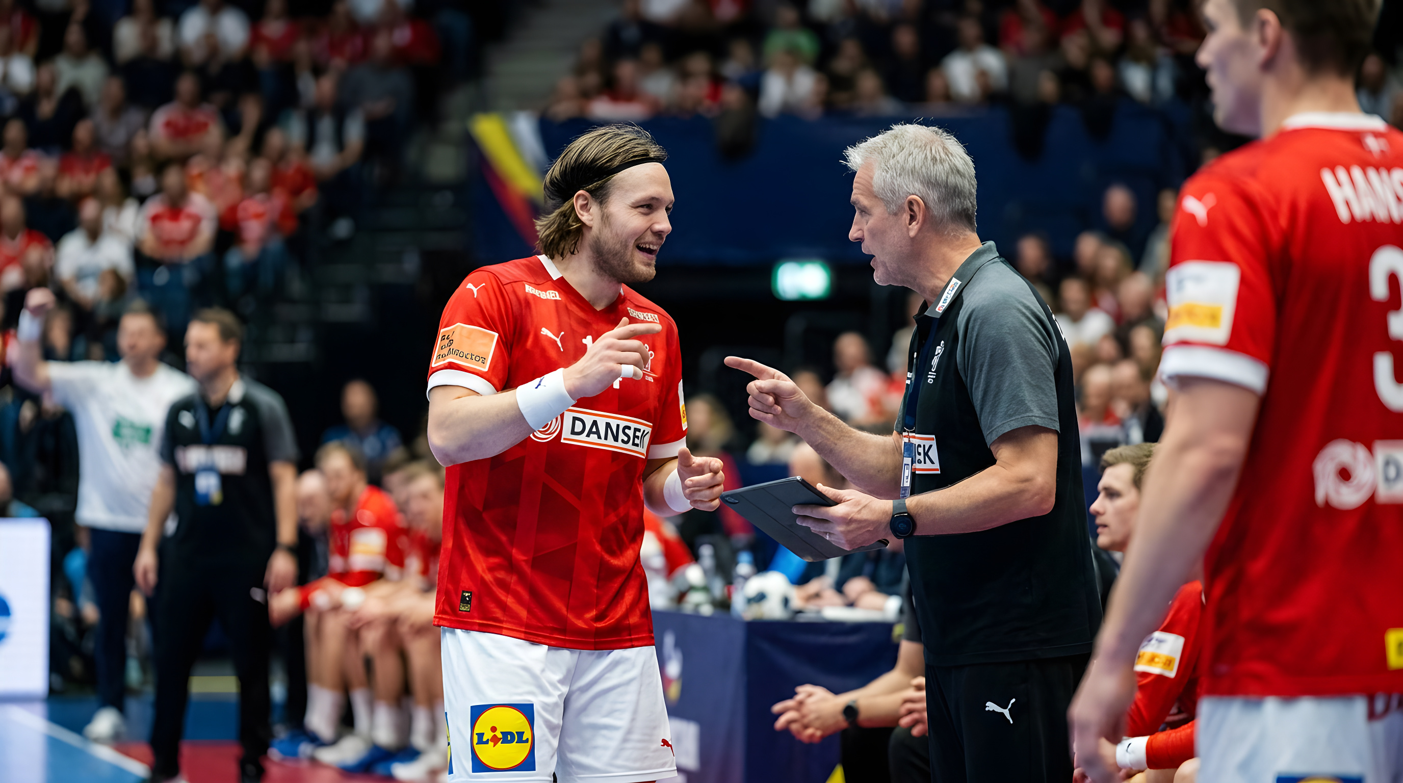 Mikkel Hansen skriver bog med sin gamle træner