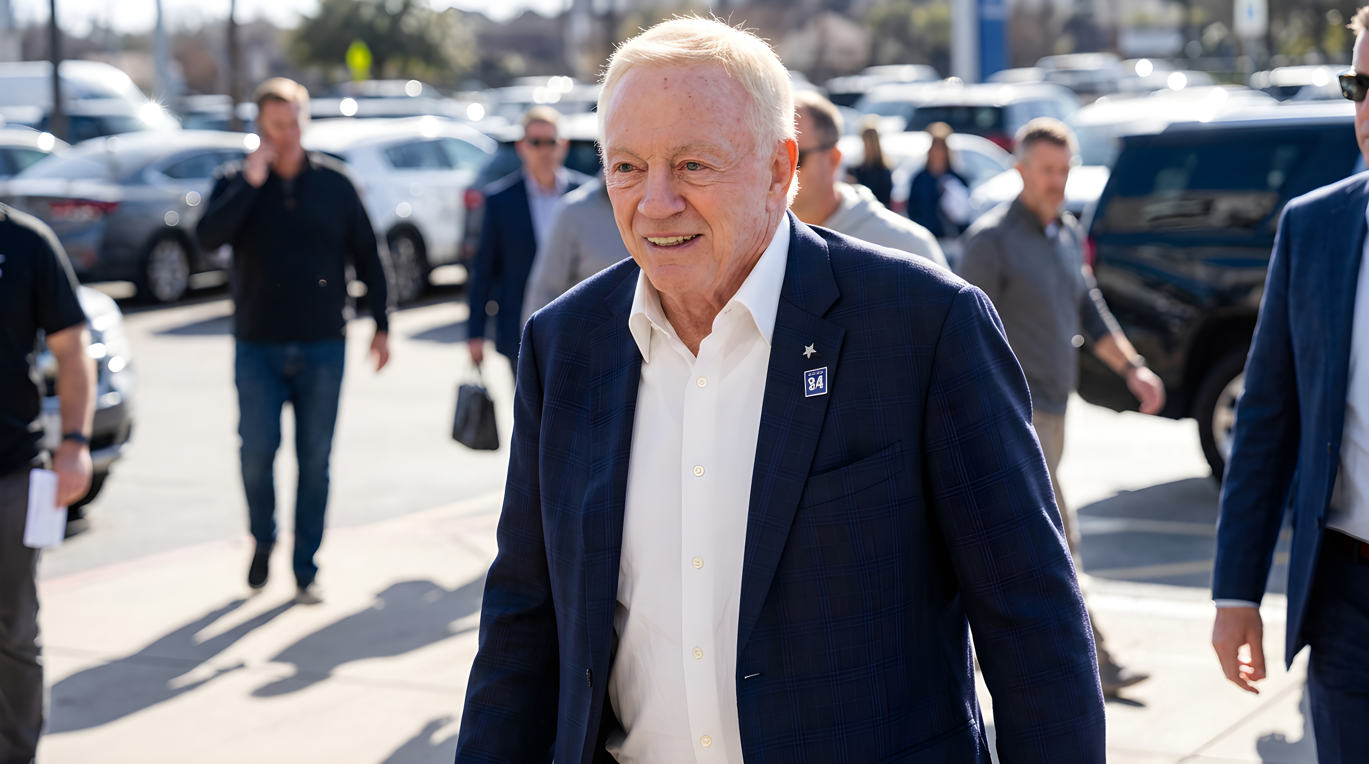 Jerry Jones vil redde sportskommentators millionkontrakt