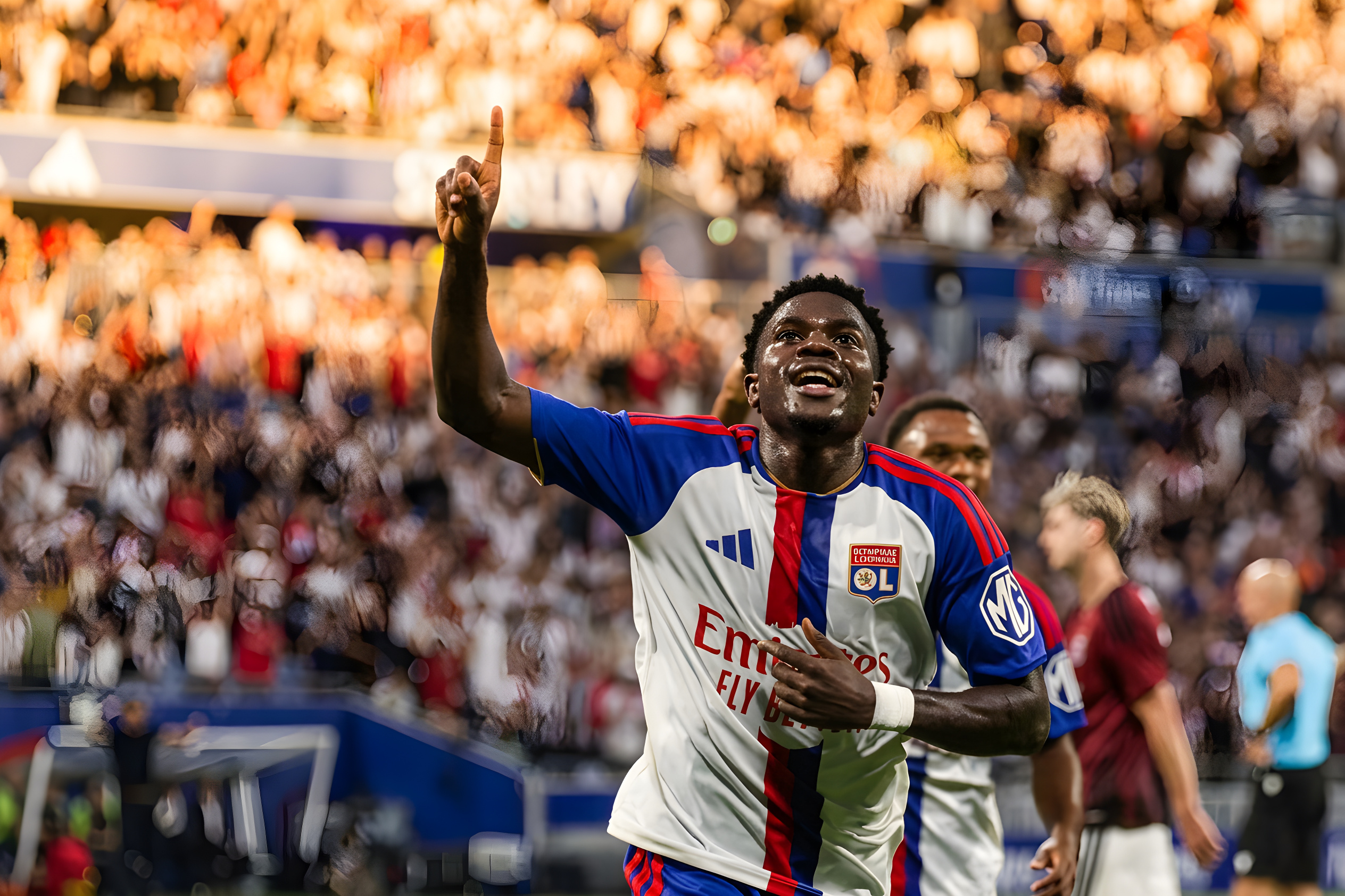 Ernest Nuamah sender Lyon tættere på Champions League